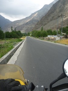 Perfect road for the first 50km from Gilgit to Karimabad. Perfect road for the first 50km from Gilgit to Karimabad.